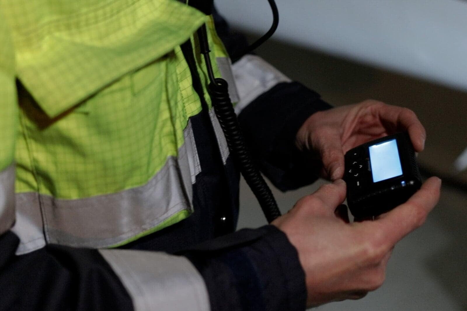 Im Funkbereich bietet Qntrol für KRITIS TETRA-, DMR- und Breitband-Funk-Lösungen an