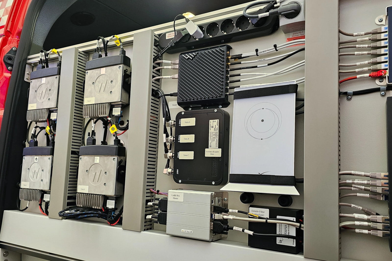 Qntrol bietet die Integration von einsatzbewährten 4G und 5G Routern von führenden Herstellern wie Peplink, Cradlepoint, Teltonika, TDT und Goodmill an.